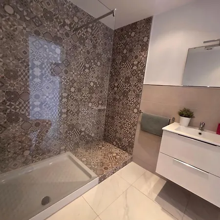 아파트 Ocean View With Breathtaking Sea View, Family Friendly, Terrace, Wifi, Sat-tv