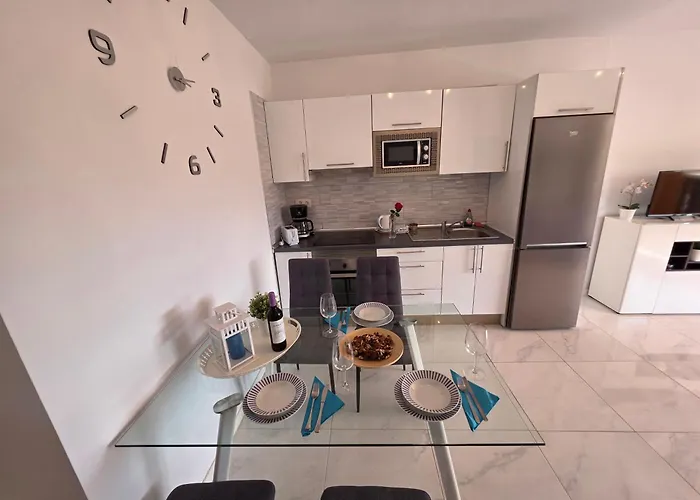 Ocean View With Breathtaking Sea View, Family Friendly, Terrace, Wifi, Sat-tv Апартаменти *