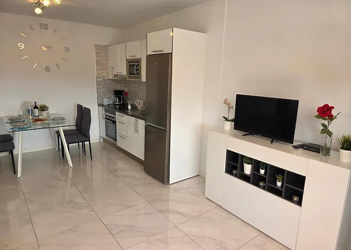 Ocean View With Breathtaking Sea View, Family Friendly, Terrace, Wifi, Sat-tv Апартаменти