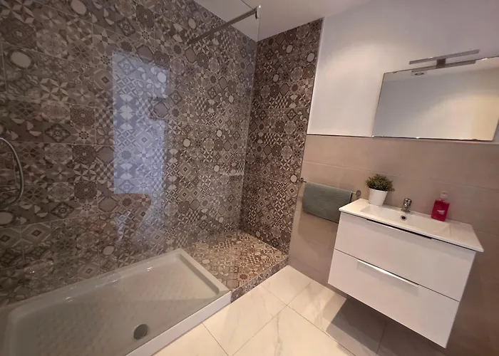 Апартаменти Ocean View With Breathtaking Sea View, Family Friendly, Terrace, Wifi, Sat-tv